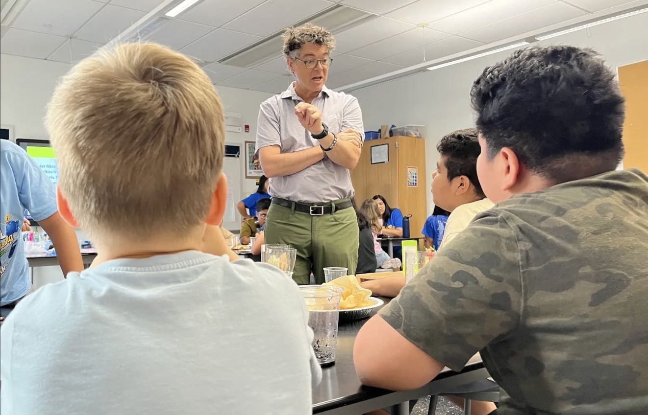 An educator supporting student discourse